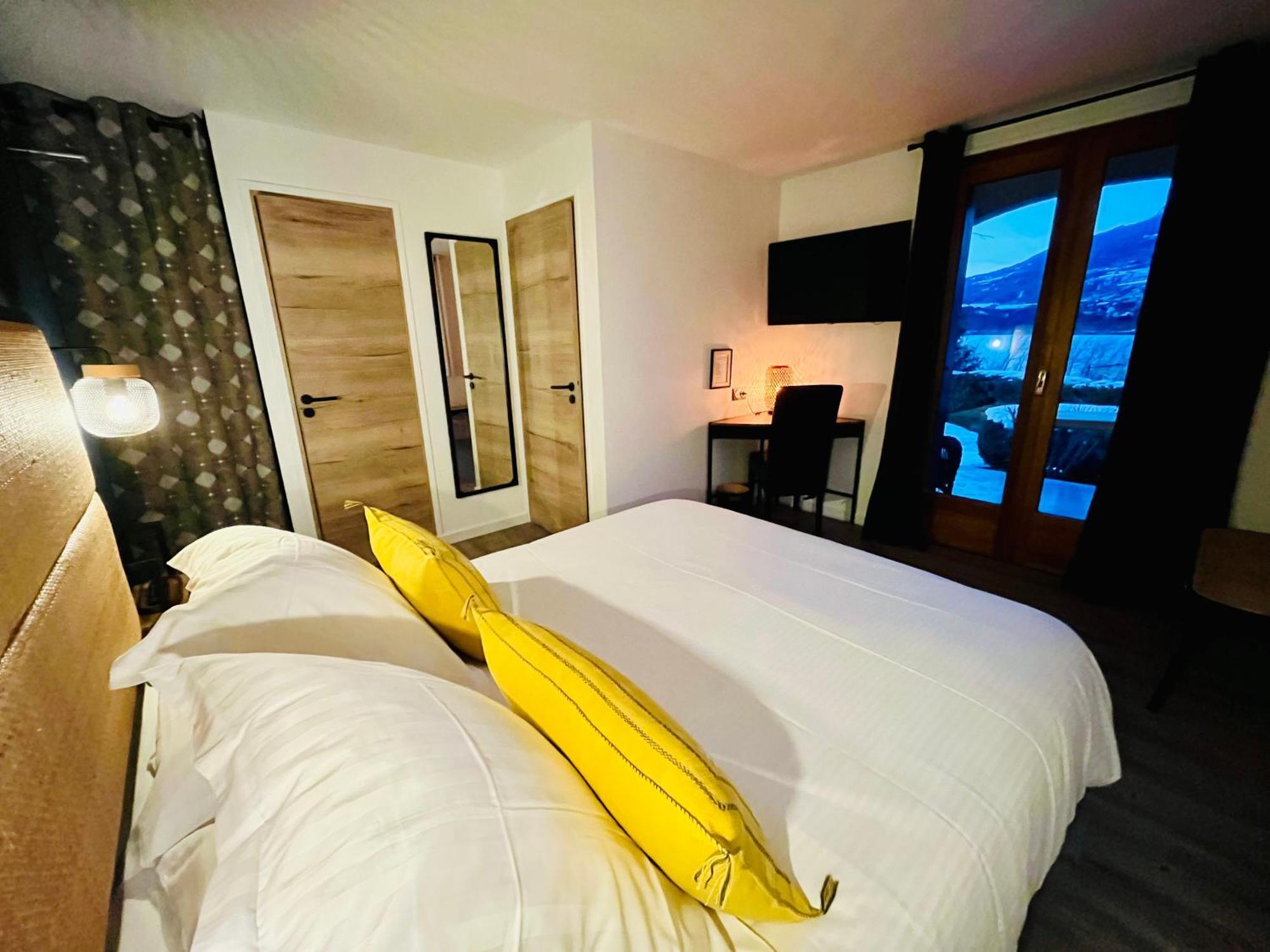 Hotel Les Chaumettes Savines Pokoj fotografie